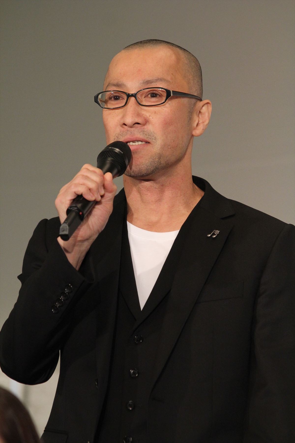 前田敦子、初舞台でも余裕の笑顔!? 蜷川幸雄に「違う世界へ連れてって！」
