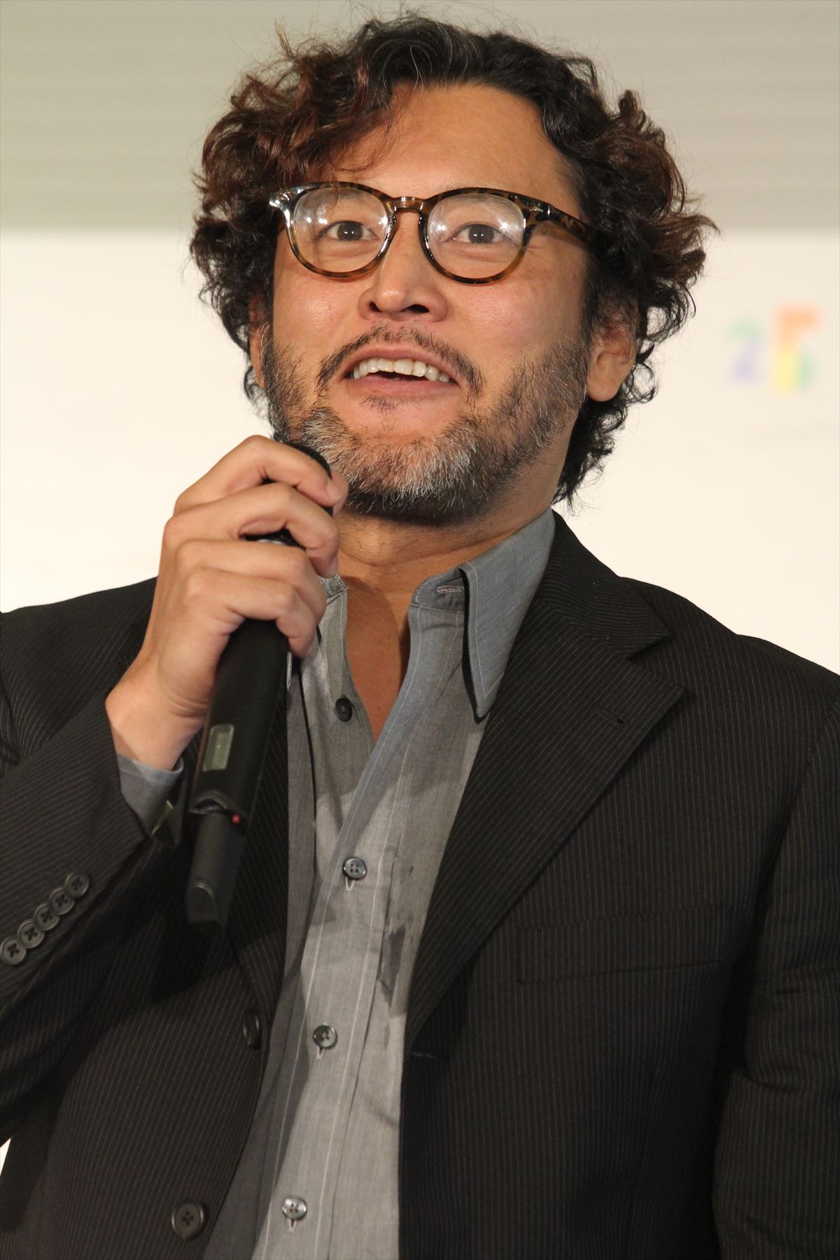 前田敦子、初舞台でも余裕の笑顔!? 蜷川幸雄に「違う世界へ連れてって！」