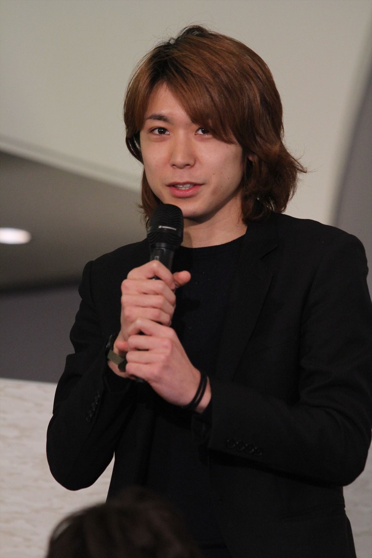 前田敦子、初舞台でも余裕の笑顔!? 蜷川幸雄に「違う世界へ連れてって！」
