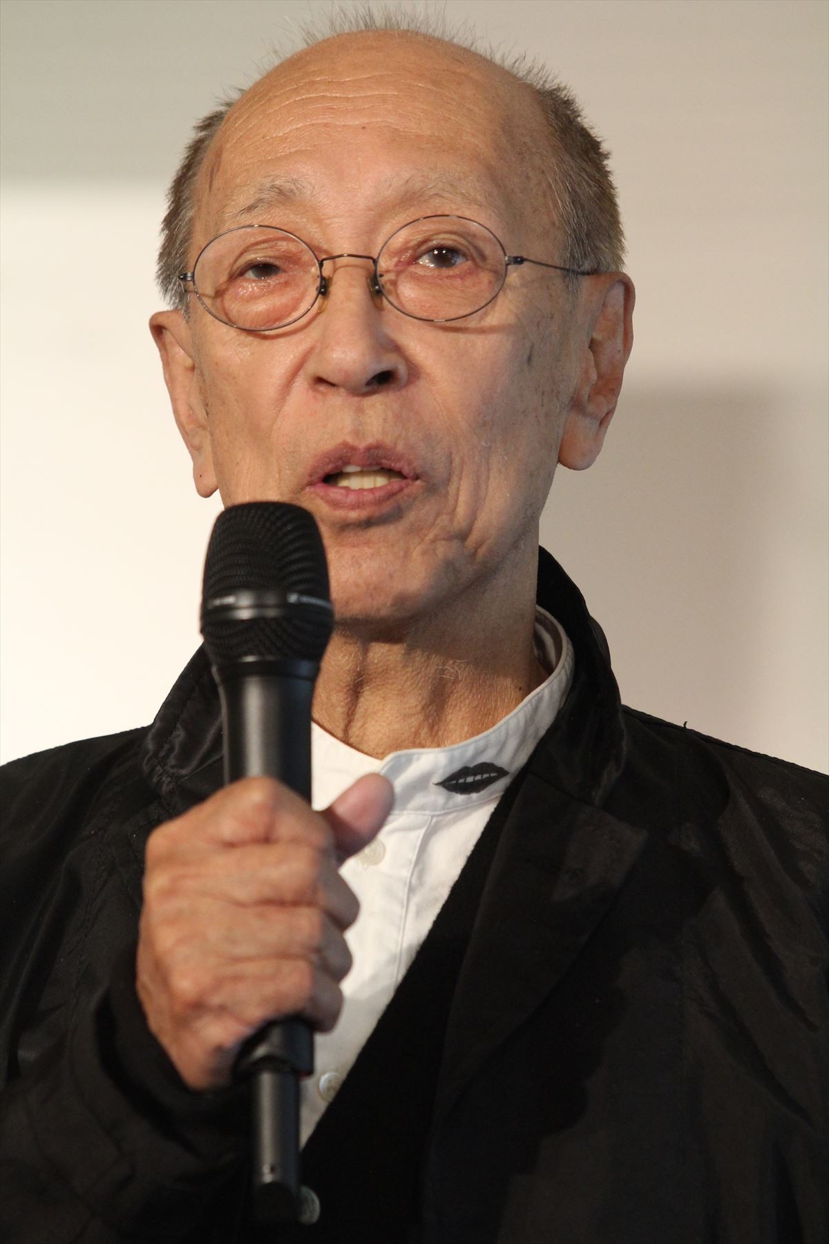 前田敦子、初舞台でも余裕の笑顔!? 蜷川幸雄に「違う世界へ連れてって！」