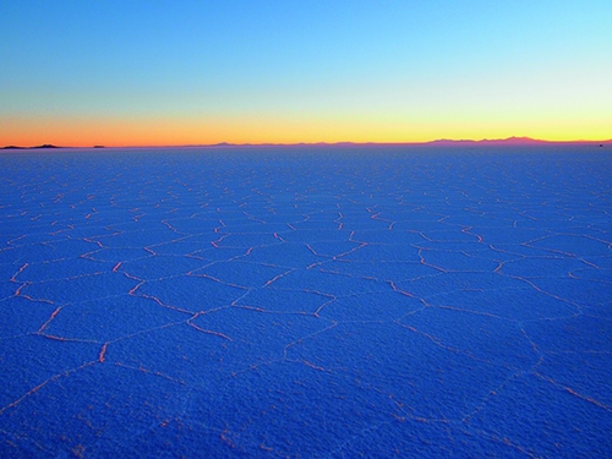 日本初 奇跡の絶景・ウユニ塩湖の写真集大ヒット！ スゴ過ぎると話題に