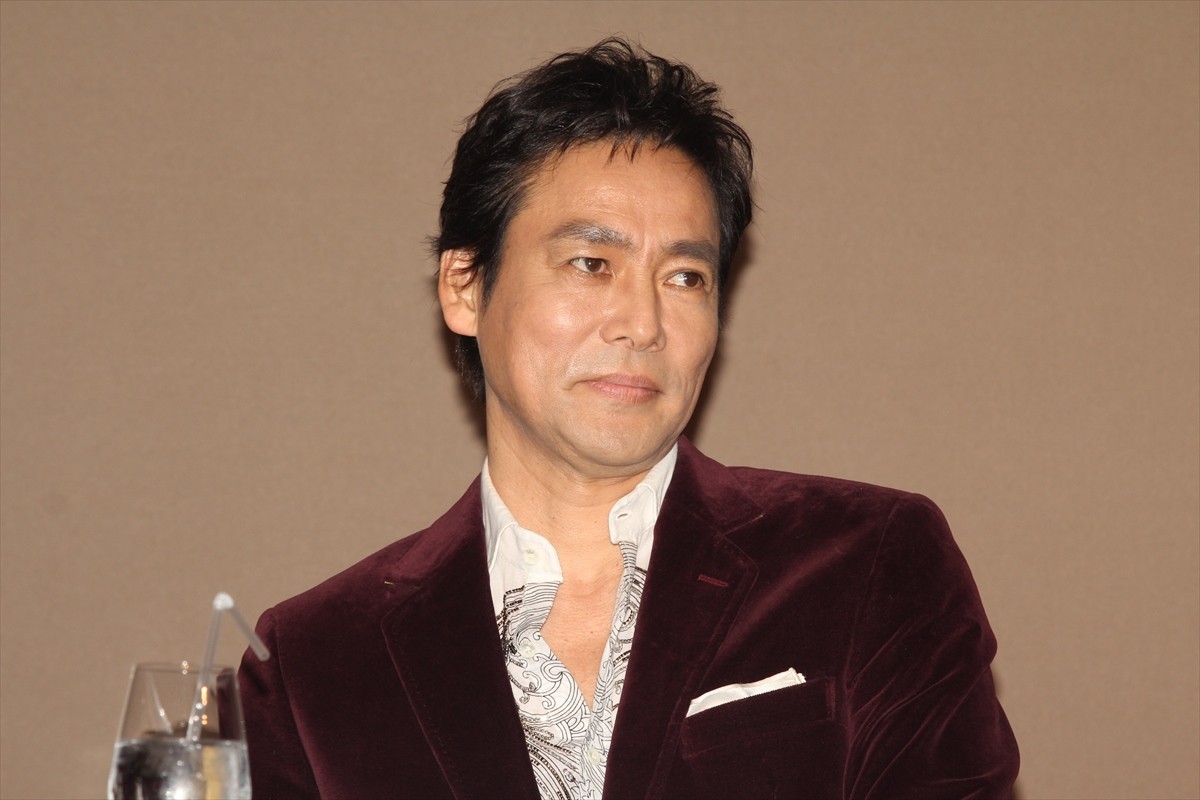 松坂桃李、「ルーブルの廊下で寝る」綾瀬はるかの自由奔放な姿に驚く