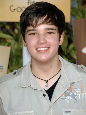 フレディ役ネイサン・クレス