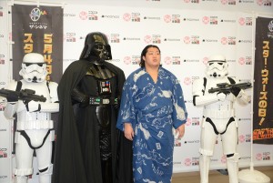 『スター・ウォーズ』ダース・ベイダーが遠藤関を激励！