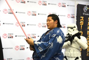 『スター・ウォーズ』ダース・ベイダーが遠藤関を激励！