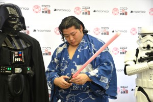 『スター・ウォーズ』ダース・ベイダーが遠藤関を激励！