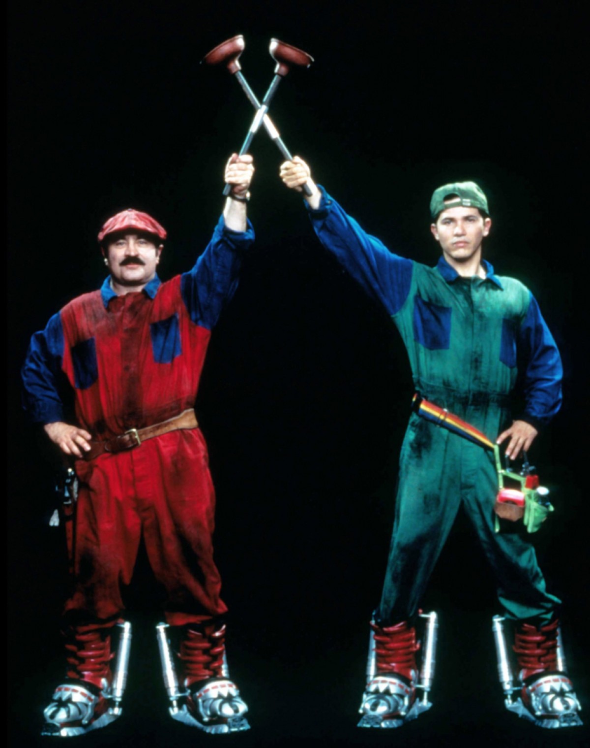 『スーパーマリオ／魔界帝国の女神』で共演したボブ・ホスキンス（写真左）とジョン・レグイザモ（写真右）
