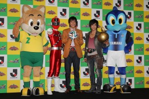 『劇場版 仮面ライダー鎧武／烈車戦隊トッキュウジャー THE MOVIE（仮）』劇場版ゲスト発表記者会見　佐野岳、中山雅史