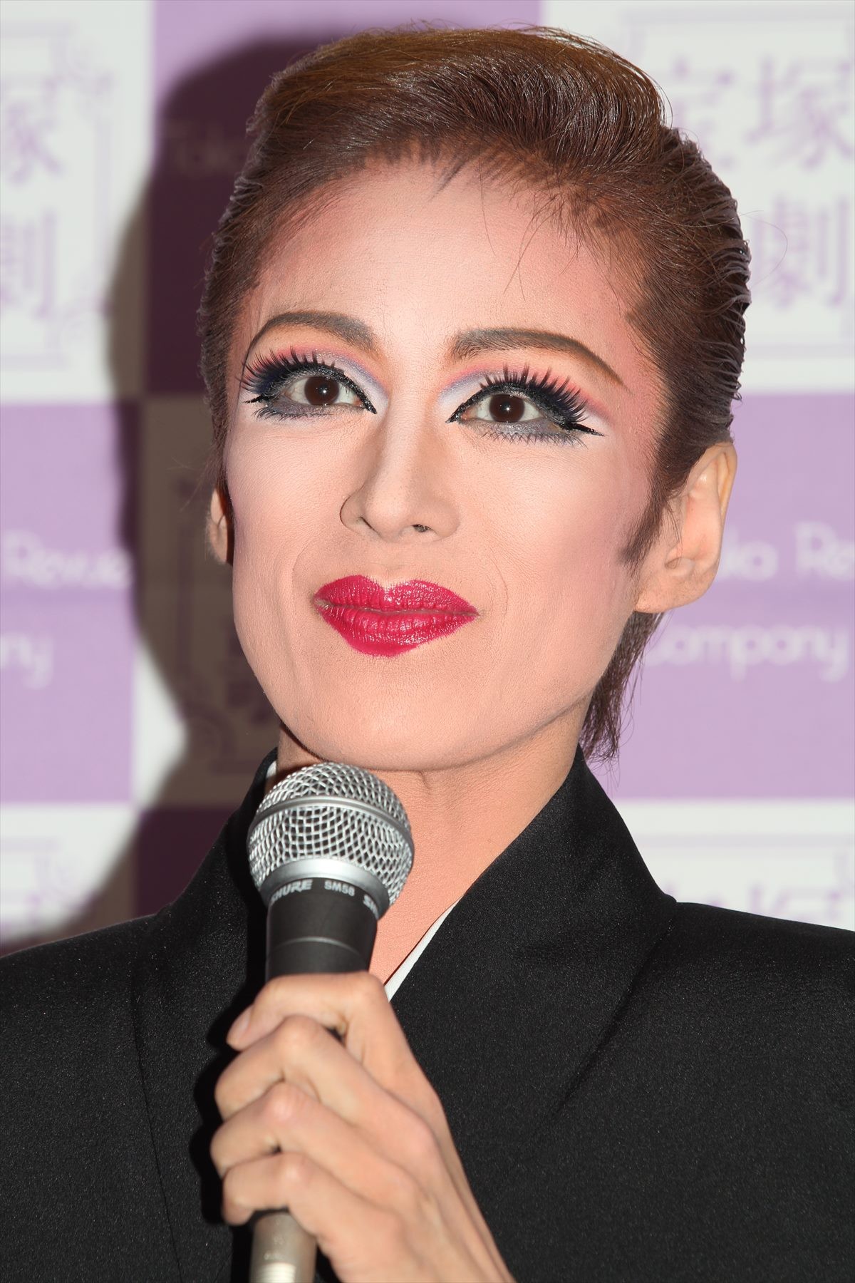 蘭寿とむ、“人生をかけた夢”宝塚に別れ「たくさんの愛に包まれた」