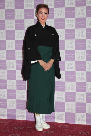 「宝塚歌劇団」退団記者会見を行った、蘭寿とむ