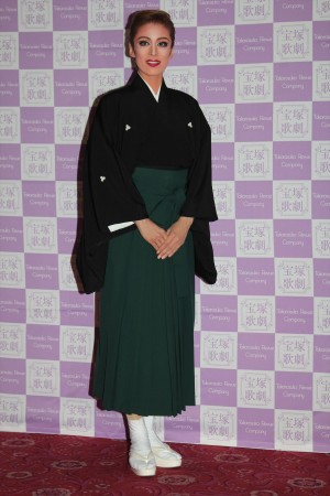 「宝塚歌劇団」退団記者会見を行った、蘭寿とむ