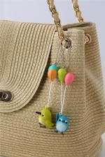 『気まぐれ鳥（バード）の休日』　あなたのかばんに ぶら下がっちゃったり