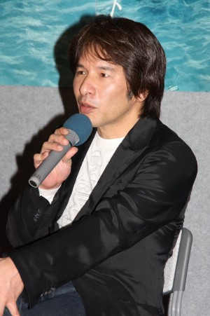 NHK新ドラマ『プラトニック』会見に出席した野島伸司