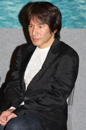 NHK新ドラマ『プラトニック』会見に出席した野島伸司