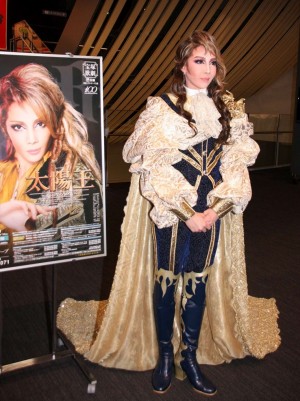 柚希礼音、宝塚星組公演『太陽王　～ル・ロワ・ソレイユ～』インタビューに出席