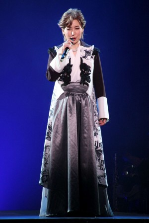 杜けあき、宝塚歌劇100周年記念公演『セレブレーション100！ 宝塚～この愛よ永遠に～』公開リハーサルの様子