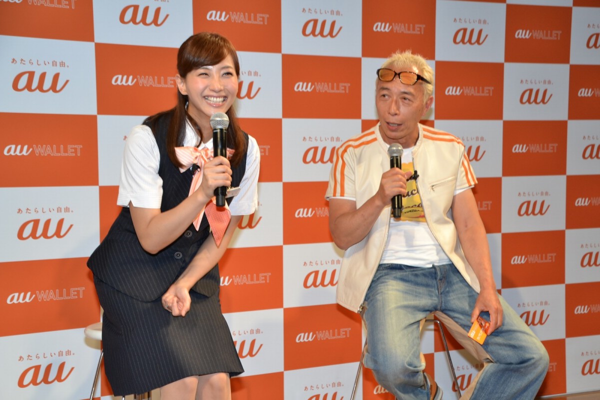 藤本美貴、ショップの制服姿を披露！　夫・庄司智春に「写真を送りました」