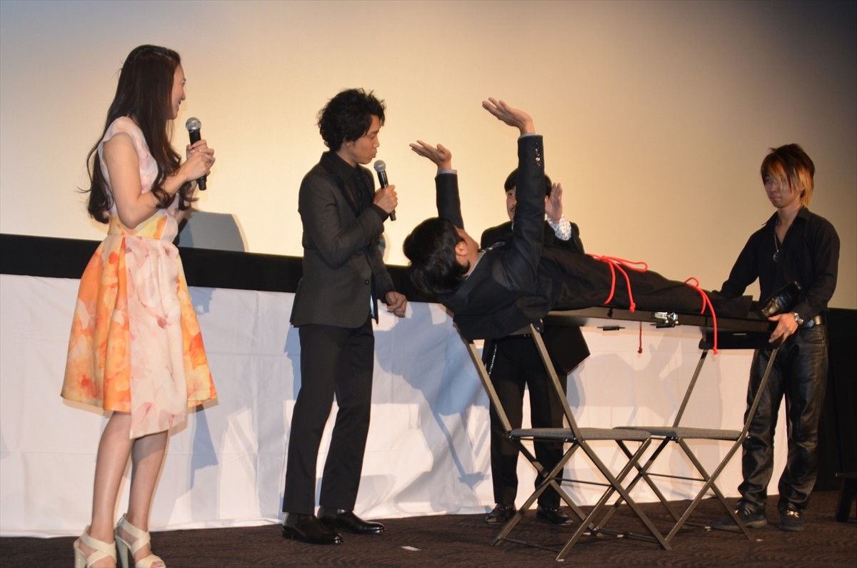 柴咲コウ、まさかの号泣!? 劇団ひとりの十八番“泣き芸”で出演作を絶賛！