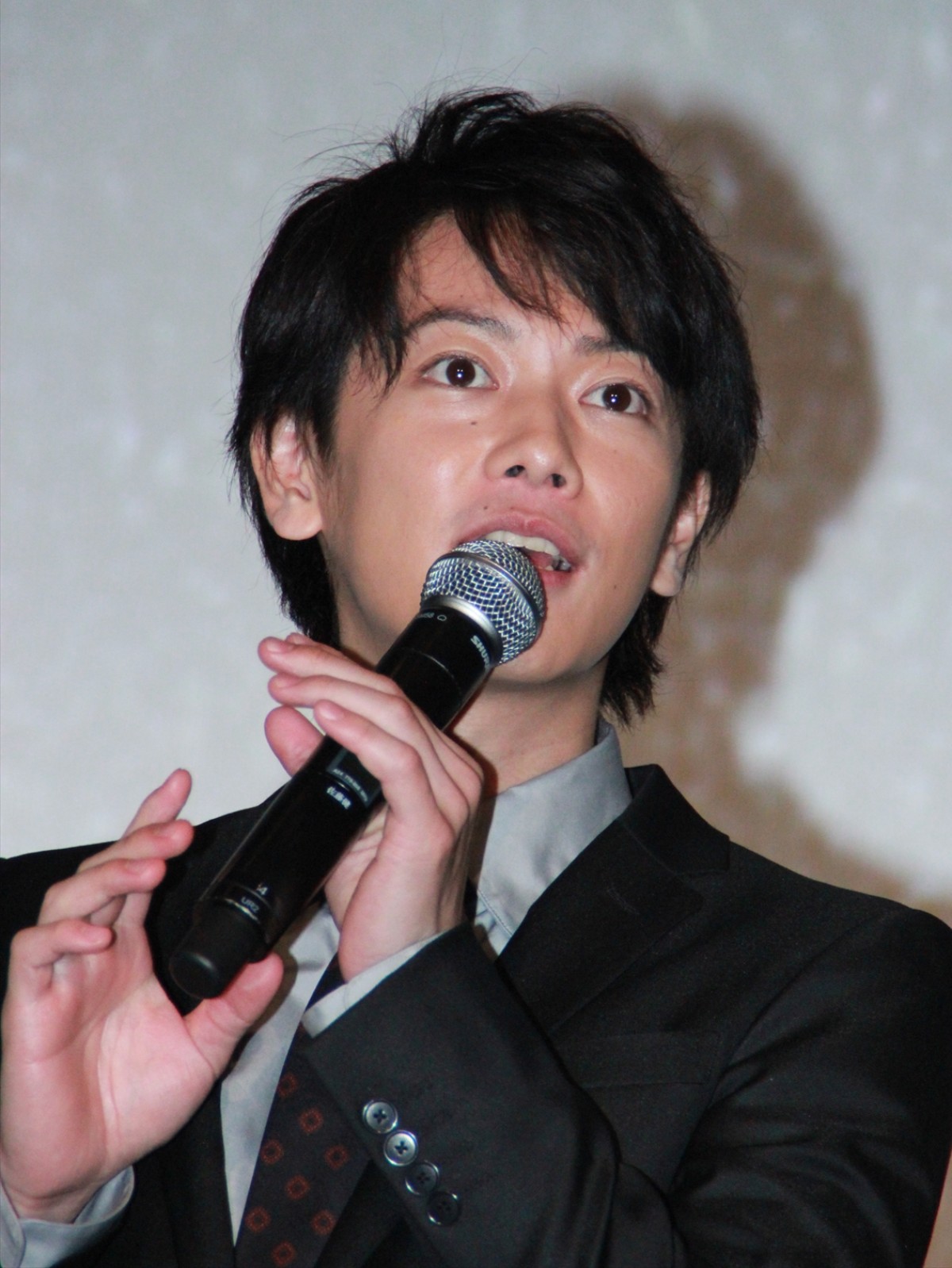 佐藤健『踊る大捜査線』を意識!?「すみれさんと青島だったらどうするか考えちゃう」