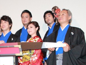 『超高速！参勤交代』完成披露試写会舞台挨拶の様子