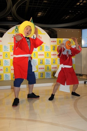 「氷結ストロング　宮崎産日向夏＜期間限定＞」記者会見に出席した内山信二