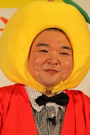 「氷結ストロング　宮崎産日向夏＜期間限定＞」記者会見に出席した内山信二