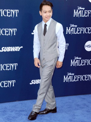 『マレフィセント』LAプレミアに出席した、アンジーの息子マドックス