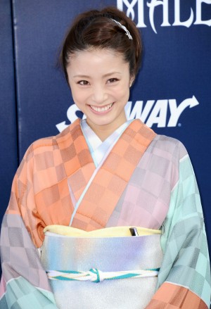 『マレフィセント』LAプレミアに出席した、上戸彩