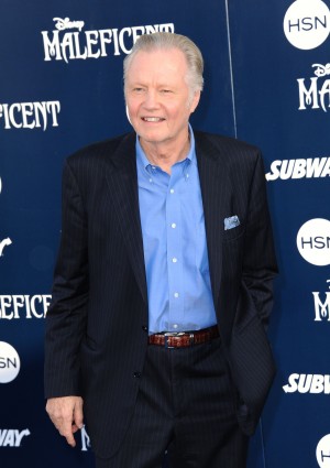 『マレフィセント』LAプレミアに出席した、アンジーの父　ジョン・ヴォイト