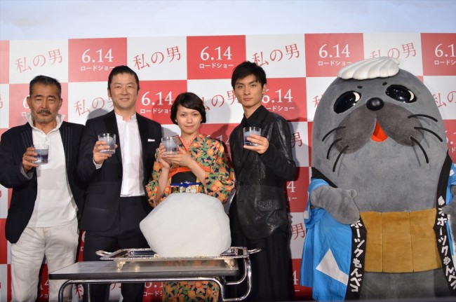 『私の男』完成披露試写会に出席した藤竜也、浅野忠信、二階堂ふみ、高良健吾、紋太君