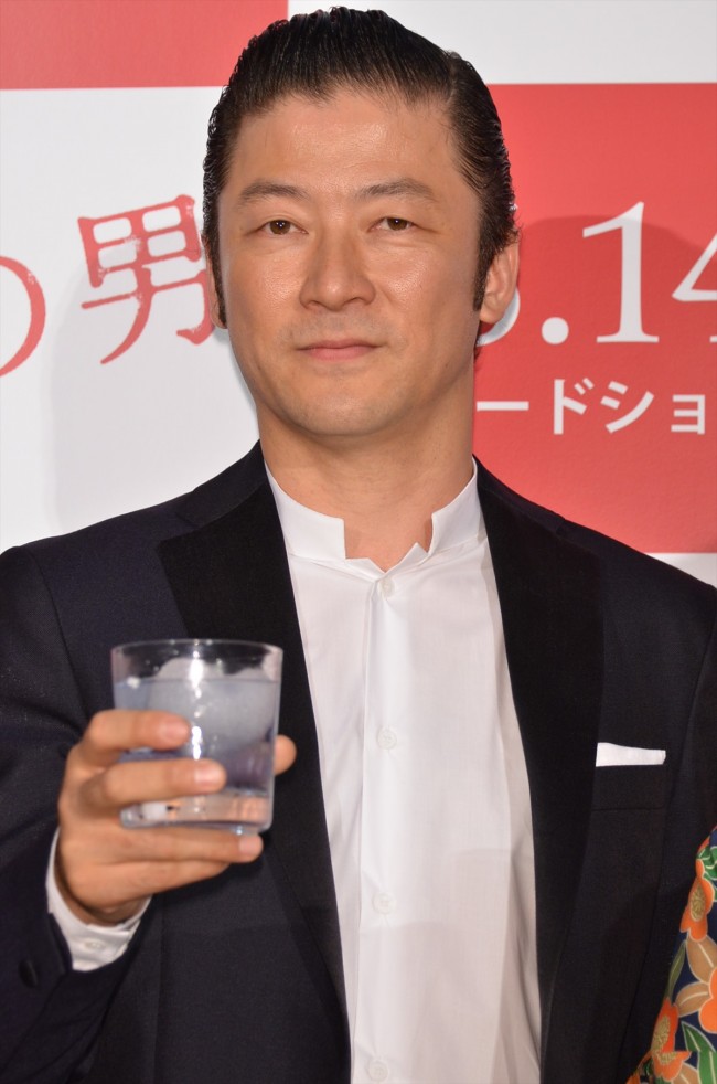 『私の男』完成披露試写会に出席した浅野忠信