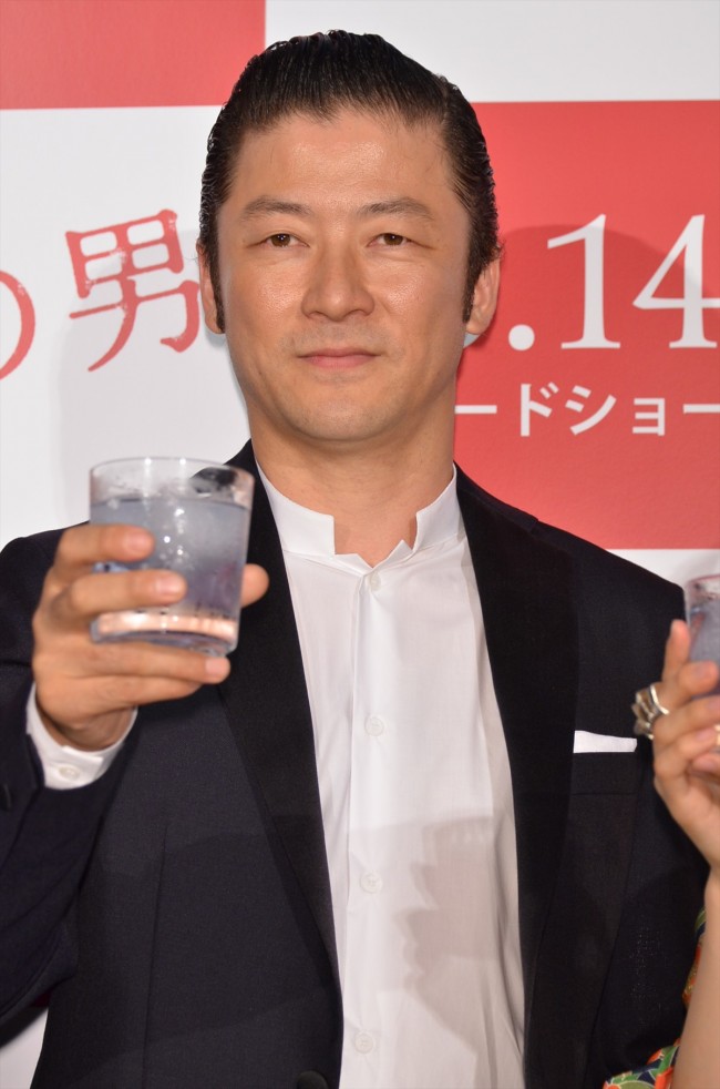 『私の男』完成披露試写会に出席した浅野忠信