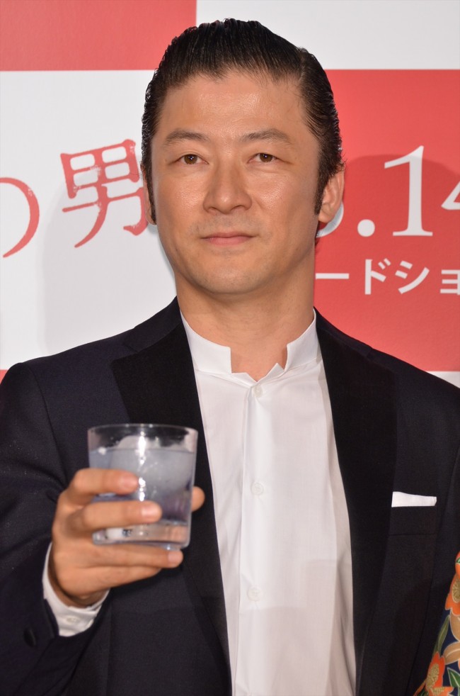 『私の男』完成披露試写会に出席した浅野忠信