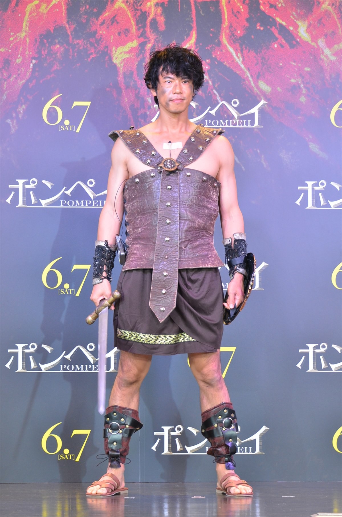 女神姿の壇蜜に、ワッキーが暴走「下の“ポンペイ”が噴火した」と下ネタでPR