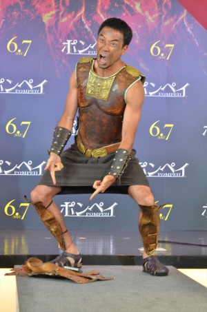 『ポンペイ』公開直前イベントに出席したワッキー（ペナルティ）