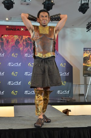 『ポンペイ』公開直前イベントに出席したワッキー（ペナルティ）