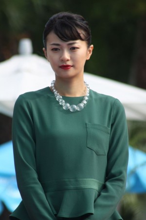 『わたしのハワイの歩きかた』完成披露会見に出席した榮倉奈々