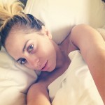 レディー・ガガ、「オフ日」スッピンのプライベート写真を公開