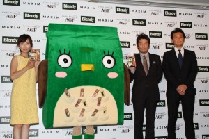 「ふくろぅのママ」お披露目PRイベントに出席した亀井京子、ふくろぅのママ、坂上忍