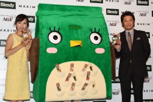 「ふくろぅのママ」お披露目PRイベントに出席した亀井京子、ふくろぅのママ、坂上忍