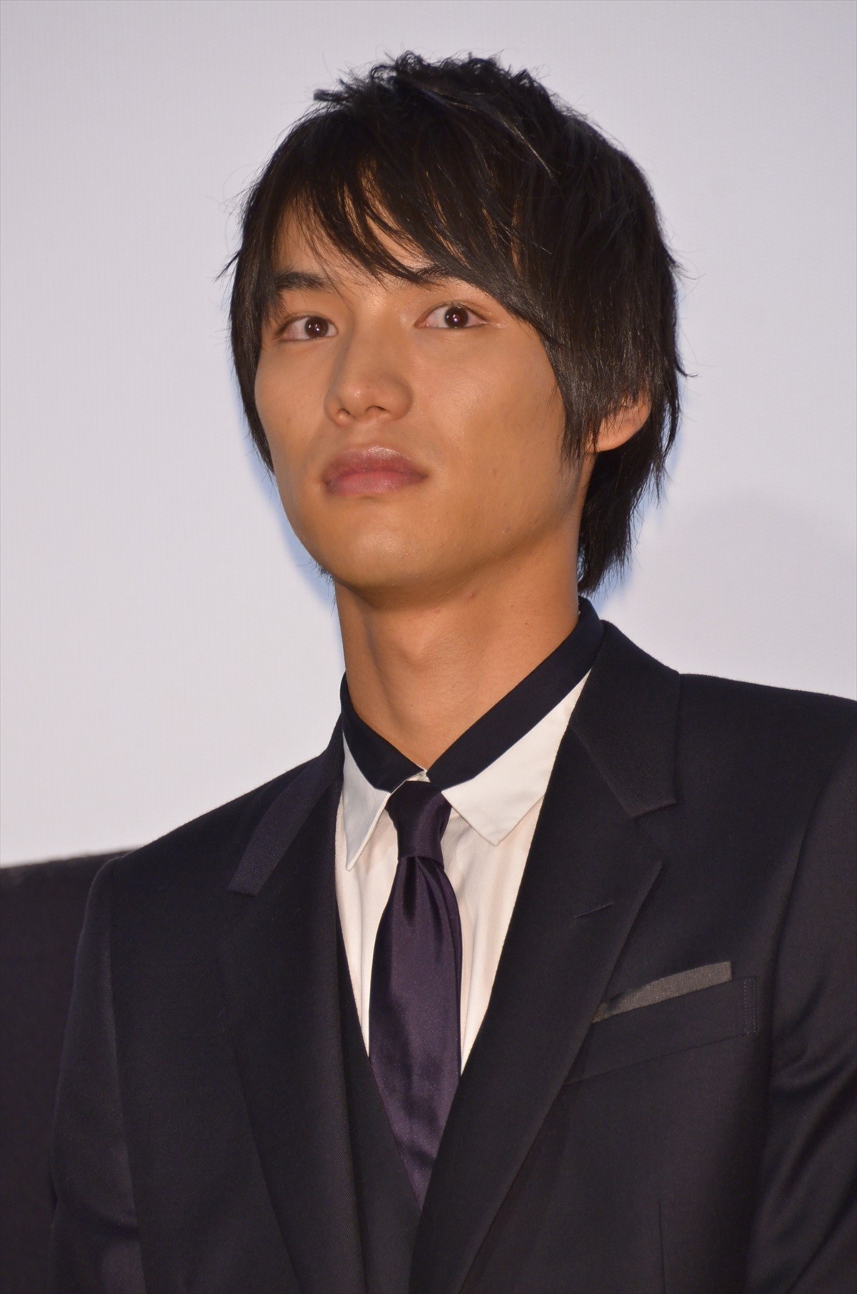 福士蒼汰、川口春奈からケーキを「あ～ん」　11日遅れのバースデーサプライズ