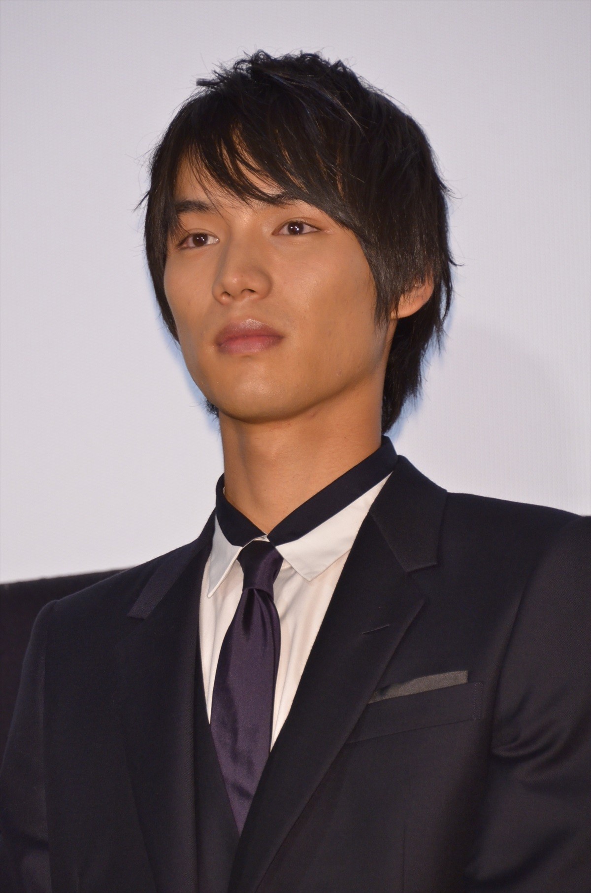 福士蒼汰、川口春奈からケーキを「あ～ん」　11日遅れのバースデーサプライズ