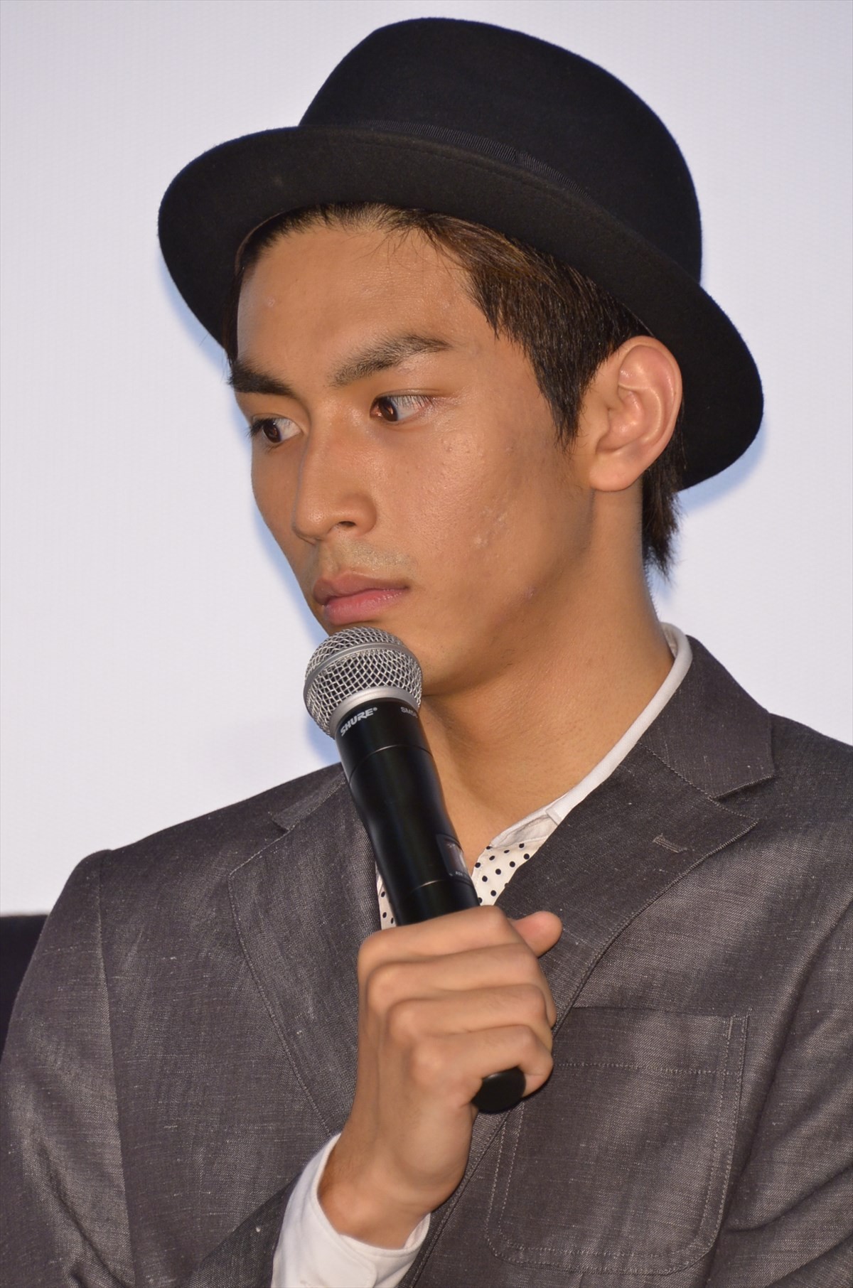 福士蒼汰、川口春奈からケーキを「あ～ん」　11日遅れのバースデーサプライズ