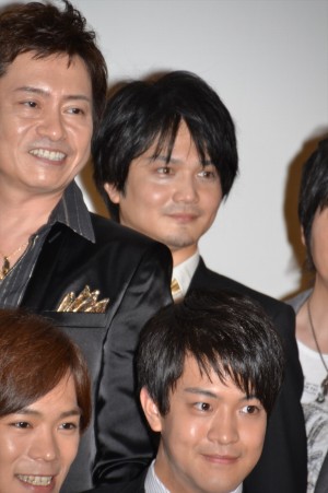 『聖闘士星矢　LEGEND of SANCTUARY』完成披露会見・舞台あいさつに出席した（前列左から）小野賢章、石川界人、（後列左から）平田広明、井上剛