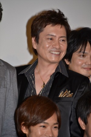 『聖闘士星矢　LEGEND of SANCTUARY』完成披露会見・舞台あいさつに出席した（前列左から）小野賢章、（後列左から）平田広明、井上剛