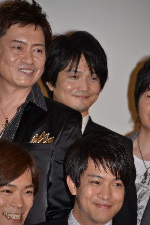 『聖闘士星矢　LEGEND of SANCTUARY』完成披露会見・舞台あいさつに出席した（前列左から）小野賢章、石川界人、（後列左から）平田広明、井上剛