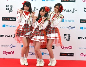 「MTV VMAJ 2014」レッドカーペットに登場した、Rev. from DVL