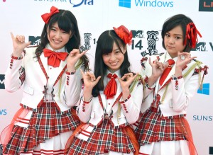 「MTV VMAJ 2014」レッドカーペットに登場した、Rev. from DVL