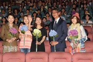 『続・最後から二番目の恋』ファンミーティング・イベントに登壇した安藤優子、飯島直子、小泉今日子、中井貴一、内田有紀
