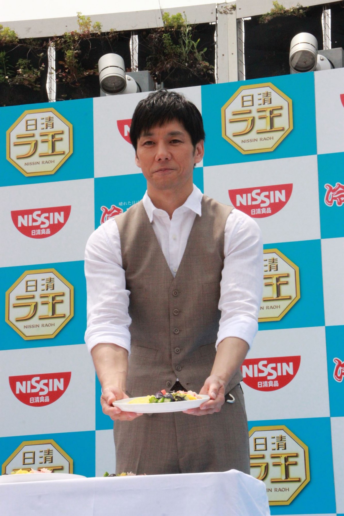 西島秀俊、自身考案のオリジナル冷やし中華でおもてなし！新宿で「冷やガーデン」開催
